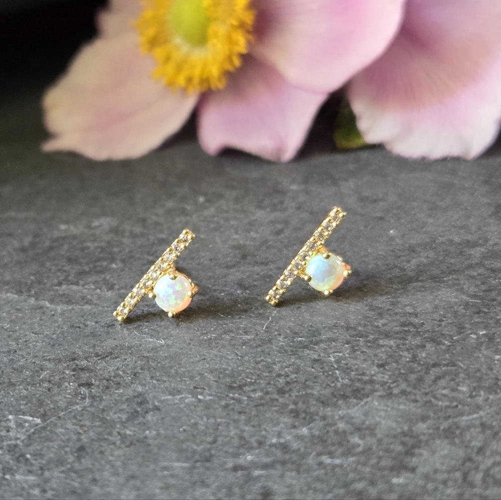 🦋LAST🦋 NWT Tramps+Thieves Sky Fall Opal Studs